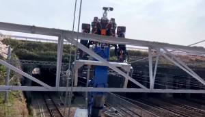 Gigantisk japansk robot kontrollerer jernbanen!