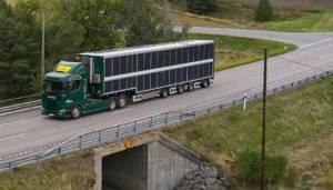 Verdens Første Soldrevet Hybrid Lastbil Testes i Sverige!