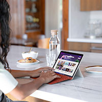 Microsoft Surface Go 3 - 10,5tm - Intel Pentium Gold (4GB/64GB) Platin - Windows 11 Pro